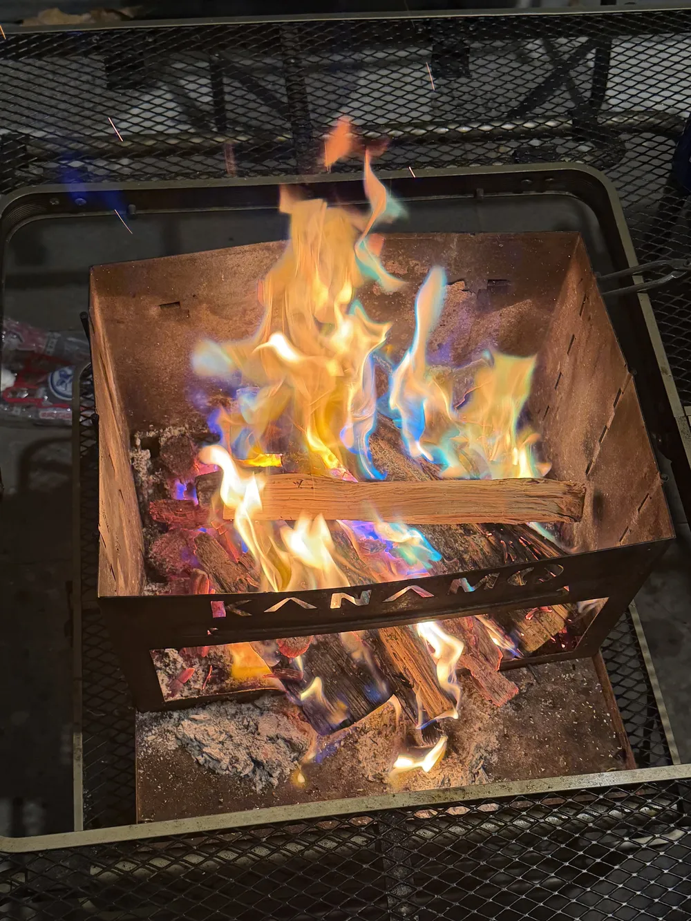 모닥불이 타오르는 마당의 화로 — 반스힐리조트